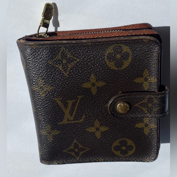 AUTHENTIC PRELOVED LOUIS VUITTON COMPACT MONOGRAM CANVAS WALLET  zipper brown - Picture 2 of 15